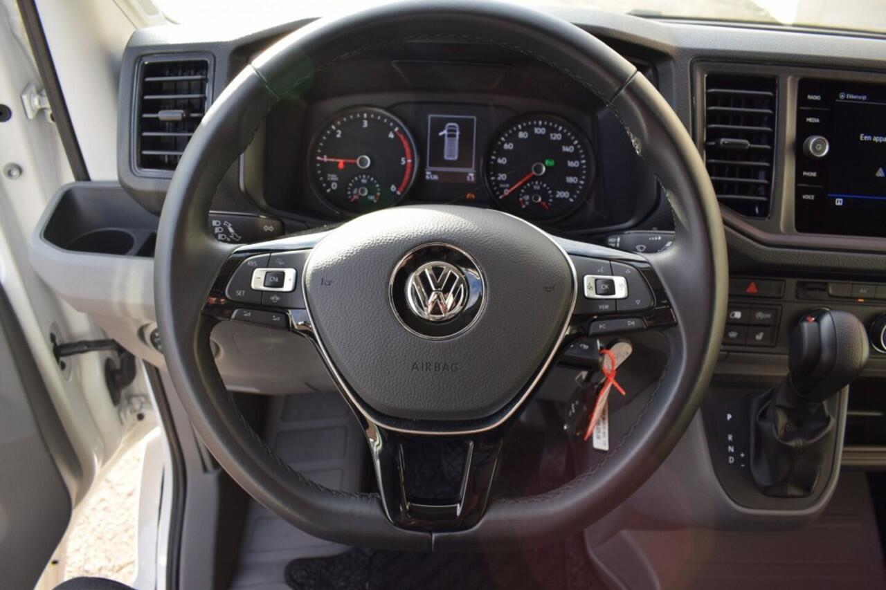 Volkswagen CRAFTER 2.0 TDI L3H3 Highline 140 PK LED TREKHAAK NAVI BETIMMERING