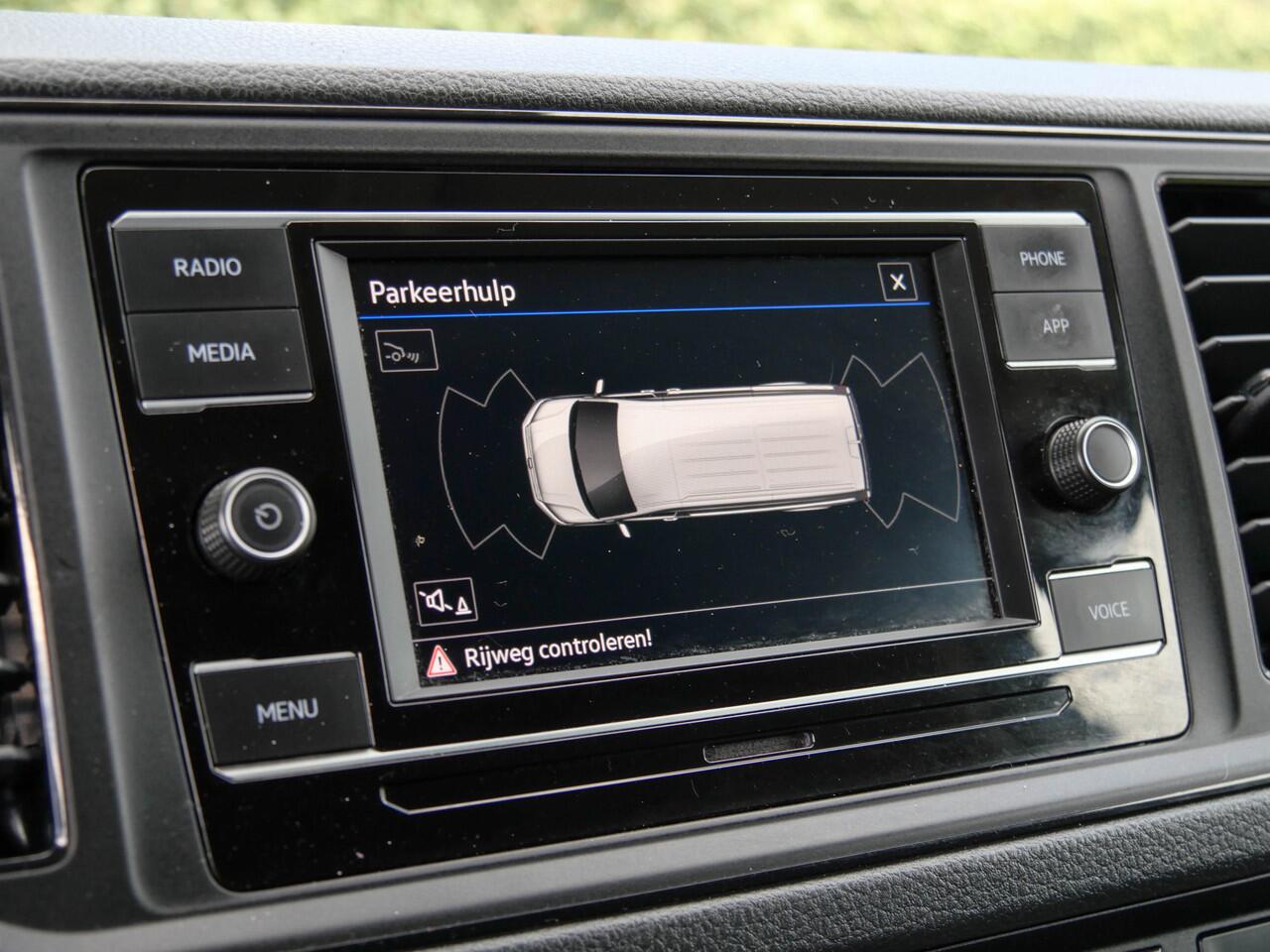 Volkswagen CRAFTER 35 2.0 TDI 141PK L3H3 Highline | TREKHAAK | GEVEERDE STOEL | CAMERA | CARPLAY |