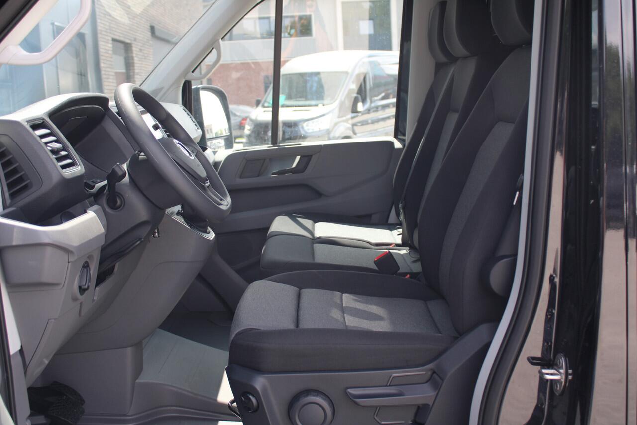 Volkswagen CRAFTER 35 2.0 TDI L3H3 177pk - 2x Schuifdeur - LED - Trekhaak - Navigatie - DAB - Geveerde stoel - Camera - Stoelverwarming - Rijklaar