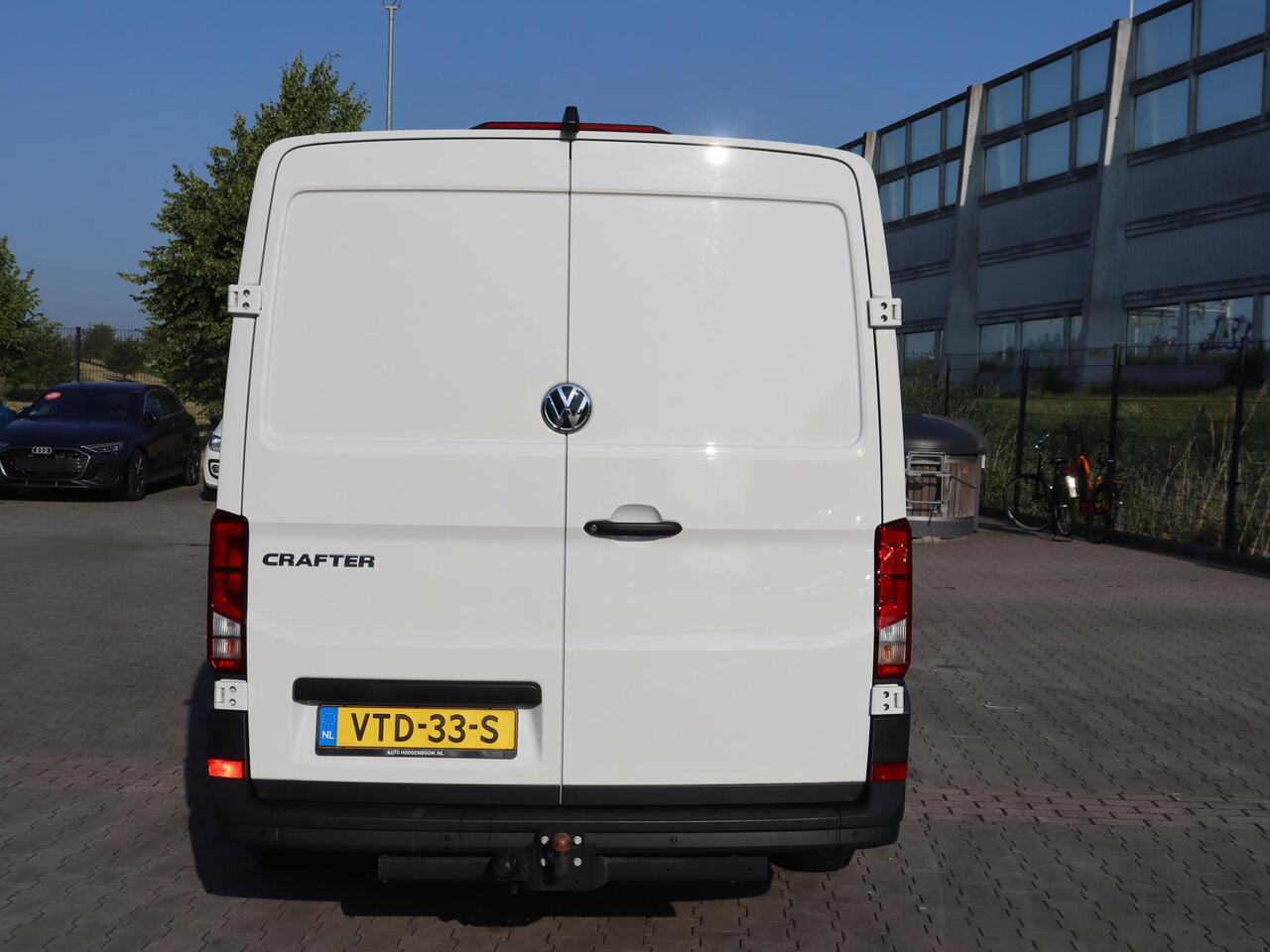 Volkswagen CRAFTER Bedrijfswagens Comfortline 2.0 TDI L3H2 75kW (102pk) 6 vers. hand | Parkeerhulp vóór en achter | Navigatie Discover Media | Cruise control inclusief snelheidsbegrenzer | Vierseizoensbanden |