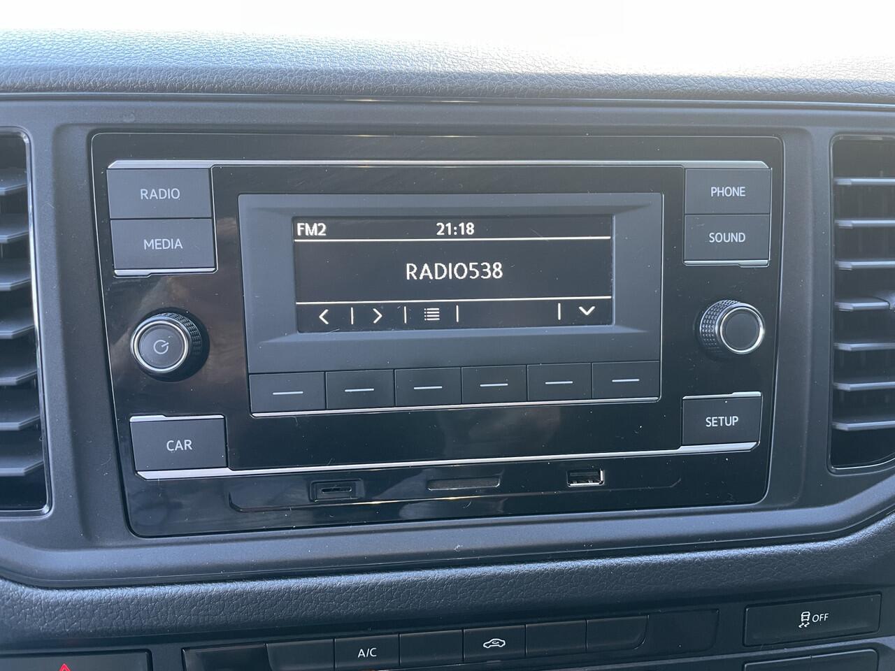 Volkswagen CRAFTER 35 2.0 TDI L4H3 Highline Airco - parkeersensoren achter - cruise control - zijschuifdeur rechts - tussenschot volledig - Ideaal voor camper