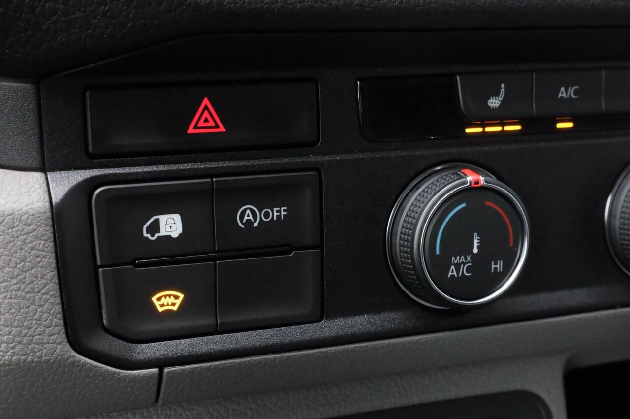 Volkswagen CRAFTER Exclusive L3H3 140PK GVW 3.5T BPM vrij | Achteruitrijcamera | LED koplampen | Navigatie | Stuurwiel verwarmd | Park Assist | Trekhaak | Climatronic | Adaptive Cruise Control | Apple CarPlay / Android auto | DAB | 17 inch lichtmetalen velgen | Grootlichtas