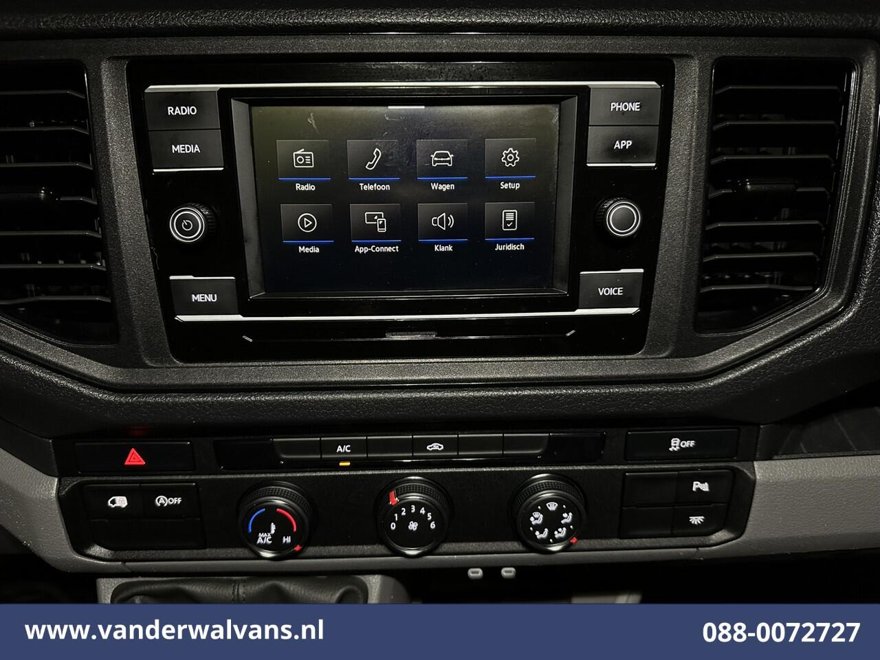 Volkswagen CRAFTER 2.0 TDI 141pk L3H3 L2H2 Euro6 Airco | Camera | Apple Carplay | Cruisecontrol Android Auto, Chauffeursstoel, Parkeersensoren, Bijrijdersbank, 3000kg trekvermogen, zilver