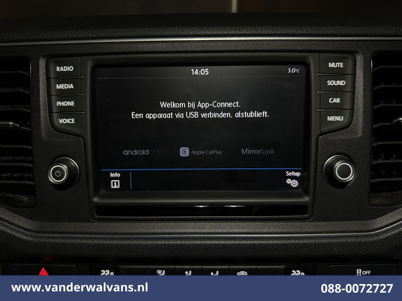 Volkswagen CRAFTER 2.0 TDI 141pk L3H3 L2H2 Euro6 Airco | Camera | Apple Carplay | Android Auto Parkeersensoren, Bijrijdersbank, 3000kg trekvermogen, zilver