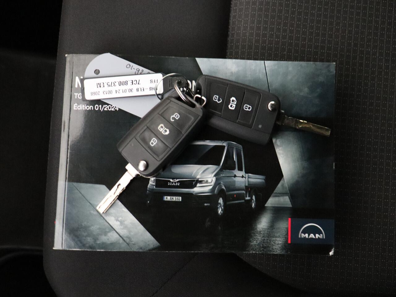 Volkswagen CRAFTER 2.0TDI 140PK DSG Automaat L3H3 | Multimedia | Camera | Airco | Cruise | 3-Persoons | Betimmering