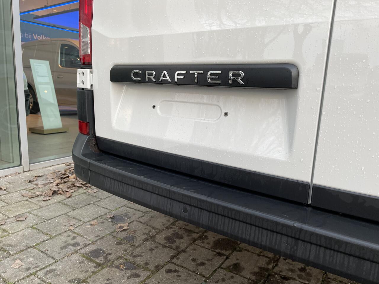 Volkswagen CRAFTER 35 2.0 TDI L3H3 | 140 Pk | Pdc | App connect | 3 Zit