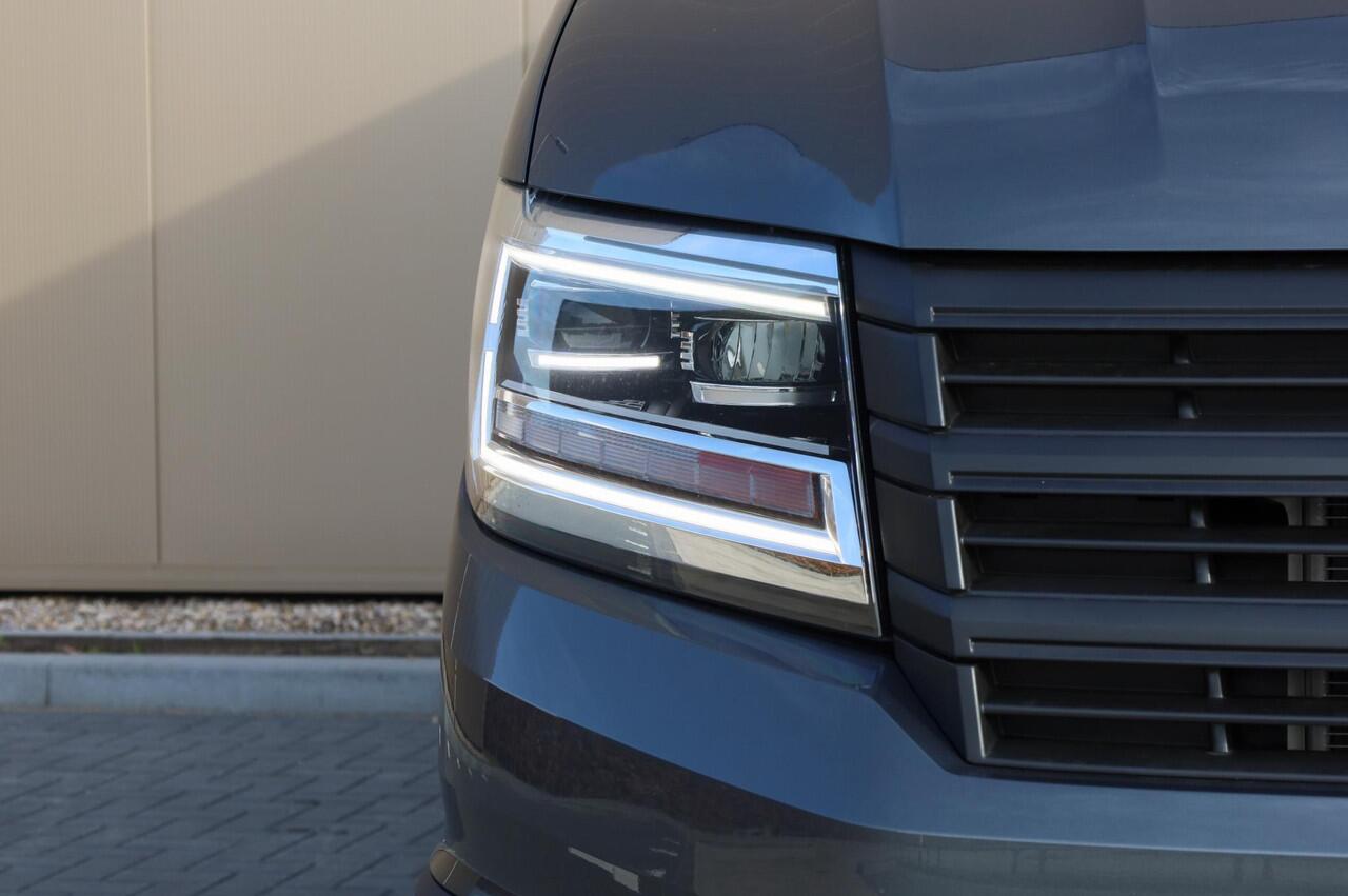 Volkswagen CRAFTER 140PK automaat Exclusive L3H3 GVW 3.5T BPM vrij | Trekhaak | Adaptive Cruise Control | Climatic | Navigatie | Park Assist | Apple CarPlay / Android auto | DAB | 17 inch lichtmetalen velgen