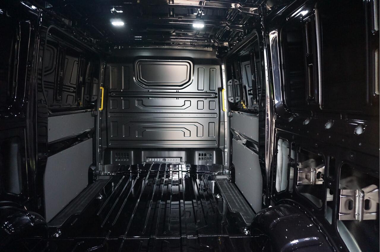 Volkswagen CRAFTER 35 177PK L3H2 AUT Facelift BPM VRIJ!! 13" Navi, Cam, Gev. Stoel, LED, 2x Schuifdeur!! NR. 826