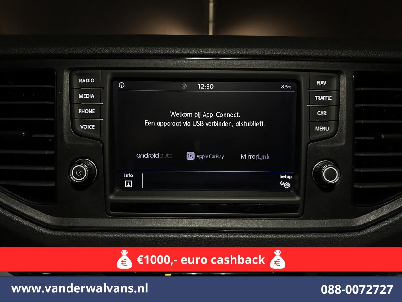 Volkswagen CRAFTER 2.0 TDI 141pk L3H3 L2H2 Euro6 Airco | Navigatie | Apple Carplay | Cruisecontrol Android Auto, Bijrijdersbank, 3000kg trekvermogen, zilver