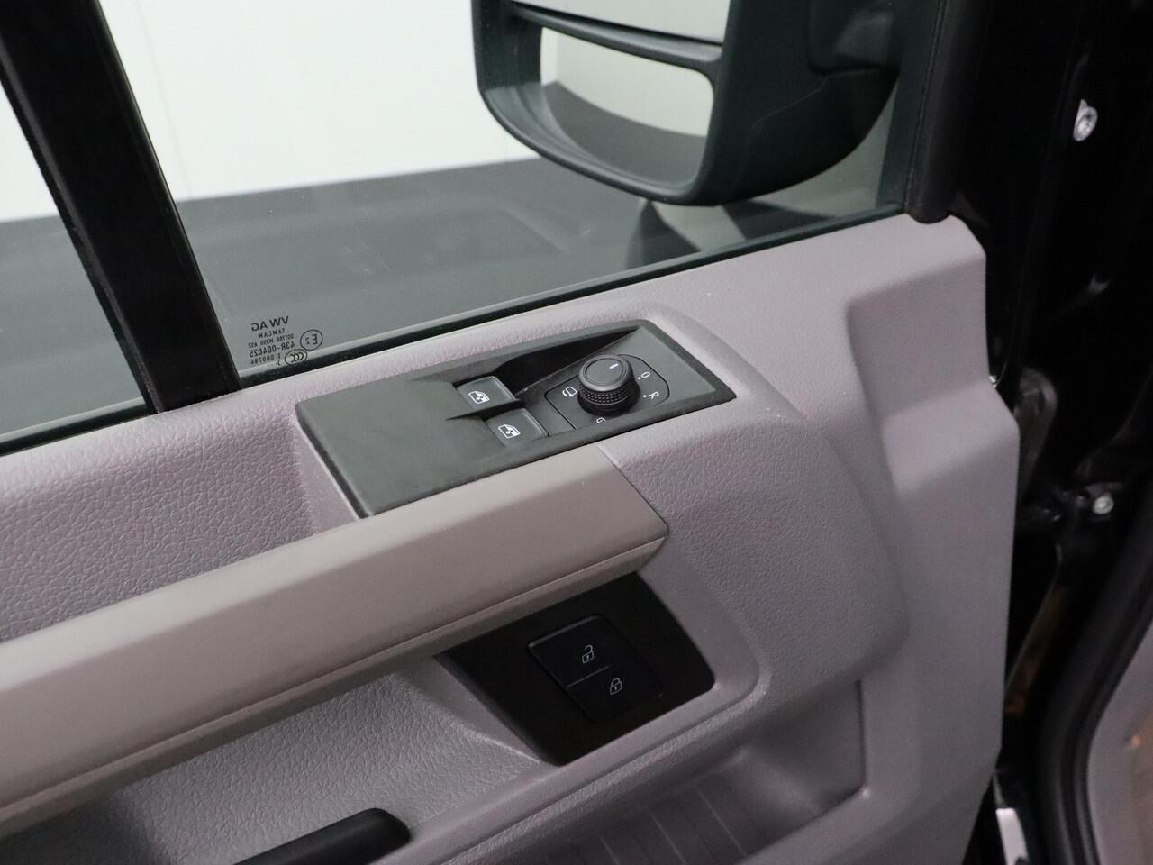 Volkswagen CRAFTER 2.0TDI 177PK DSG Automaat L5H3 XXL | Led | Luchtvering | Navigatie | Camera | 3-Persoons | Betimmering | Airco | Cruise