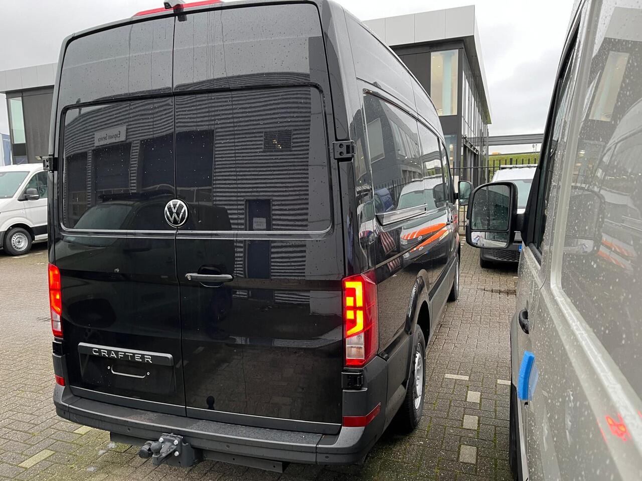 Volkswagen CRAFTER Bedrijfswagens Trendline 2.0 TDI L3H3 EU6 103 kW (140 pk) 103 kW | BPM Vrij | Achteruitrijcamera | Bijrijdersbank met opbergvak | Radio ready to discover met 10" touch- kleurendisplay |