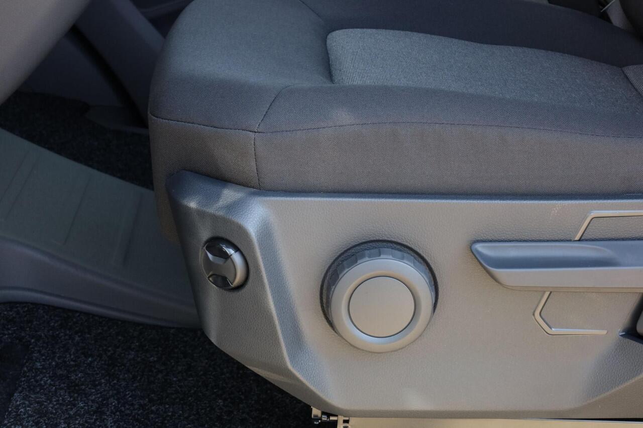 Volkswagen CRAFTER Highline L3H3 140 pk automaat BPM vrij | Trekhaak | Camera | navigatiepakket | vierseizoenbanden