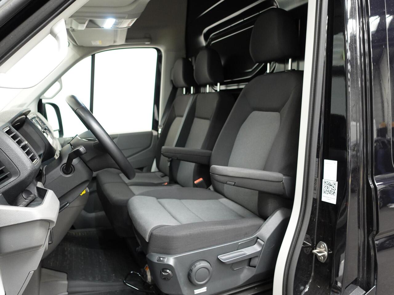 Volkswagen CRAFTER 177pk Automaat L3H3 L2H2 Highline Airco App-connect ACC Camera Trekhaak