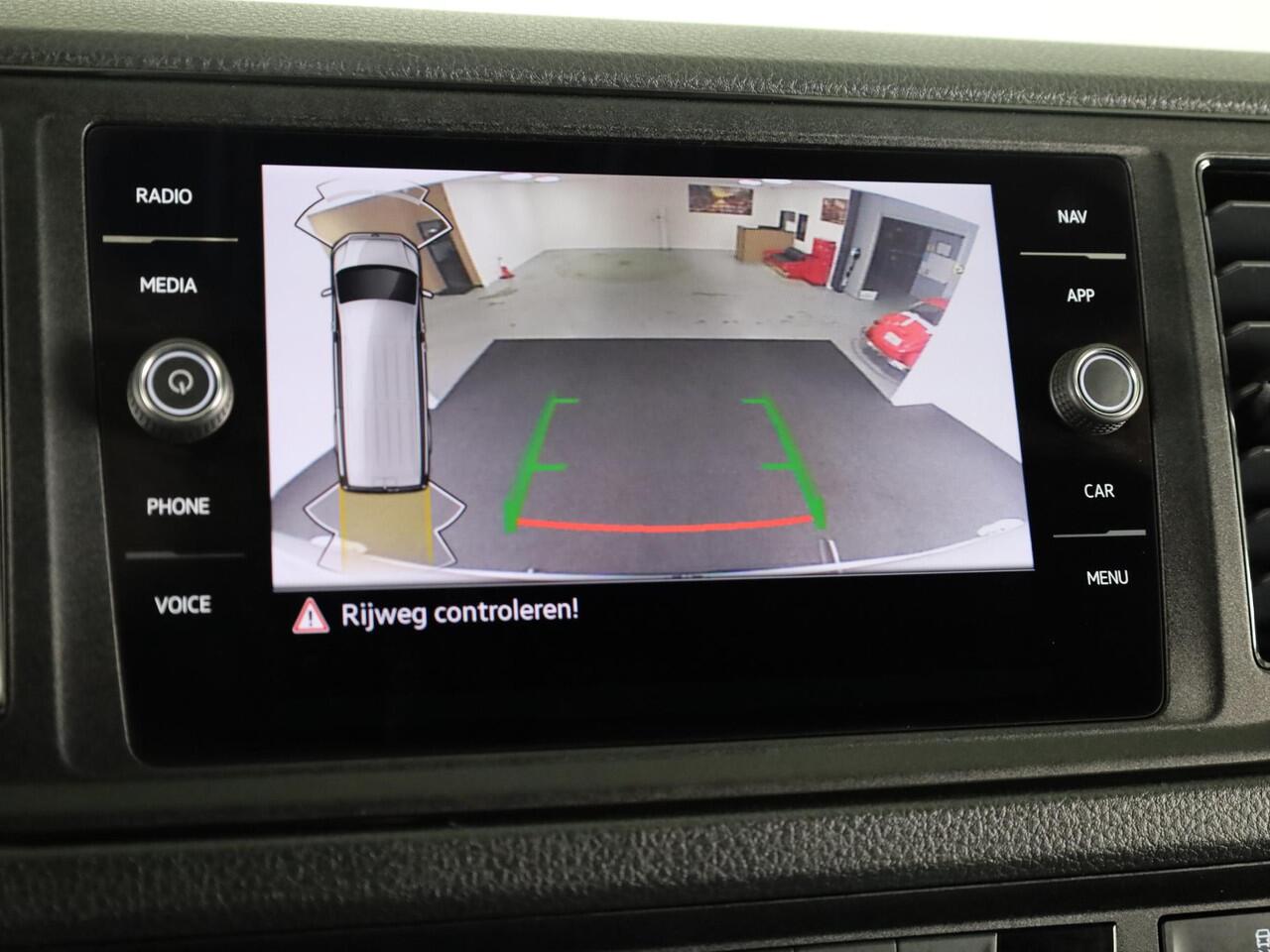 Volkswagen CRAFTER 35 2.0 TDI L3H3 EURO VI 140 pk Automaat| Verlengde garantie | Navigatie | Parkeersensoren | Achteruitrijcamera | Cruise control | Apple Carplay/Android Auto |