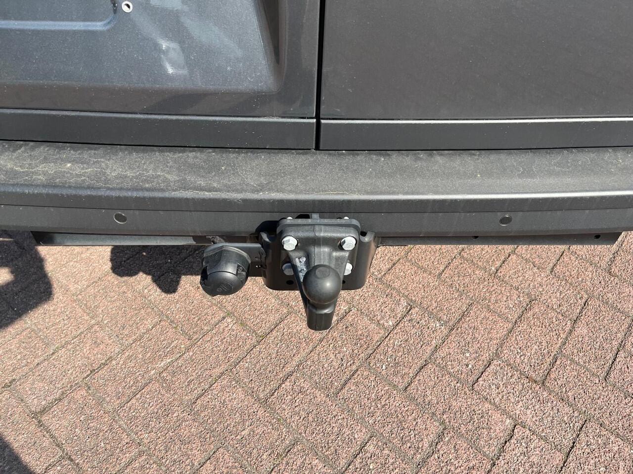 Volkswagen CRAFTER Bedrijfswagens Highline L3H2 2.0 TDI 130 kW 177 pk 8 versn. Auto | BPM vrij | Bijrijdersbank inclusief opbergvak | Inparkeerassistent 'park assist' | Trekhaak met vaste kogel (inclusief aanhangwagenstabilisator) |