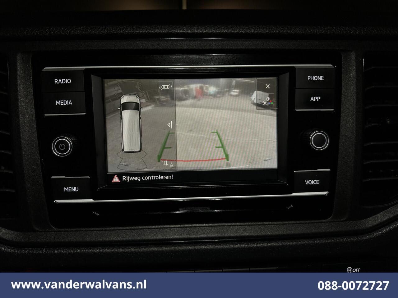 Volkswagen CRAFTER 2.0 TDI 141pk L3H3 L2H2 Euro6 Airco | Camera | Apple Carplay | Cruisecontrol Android Auto, Chauffeursstoel, Parkeersensoren, Bijrijdersbank, 3000kg trekvermogen, zilver