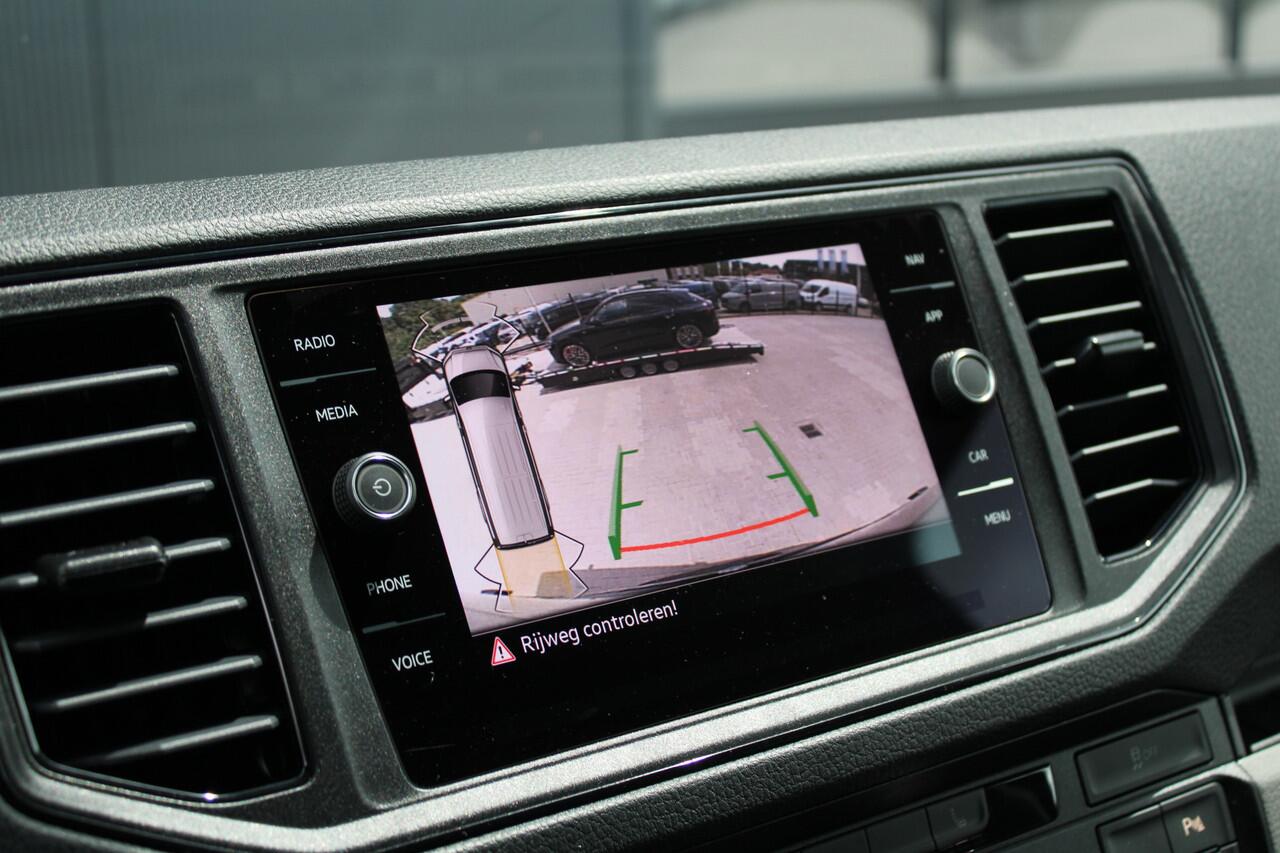 Volkswagen CRAFTER 35 2.0 TDI L3H3 177pk - 2x Schuifdeur - LED - Trekhaak - Navigatie - DAB - Geveerde stoel - Camera - Stoelverwarming - Rijklaar