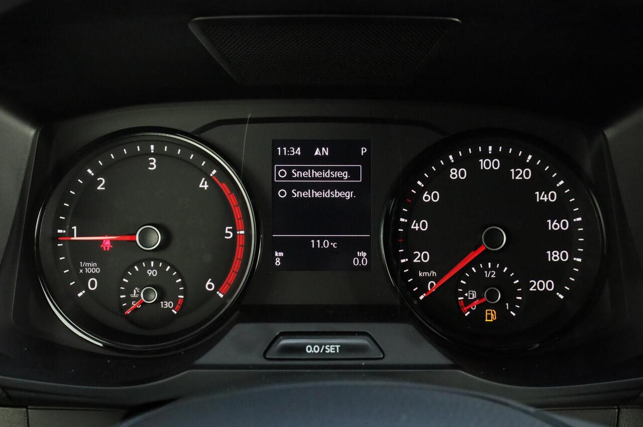 Volkswagen CRAFTER Trendline 140pk automaat L3H3 GVW 3.5T BPM vrij | Achteruitrijcamera | Climatic | DAB | Bijrijdersbank