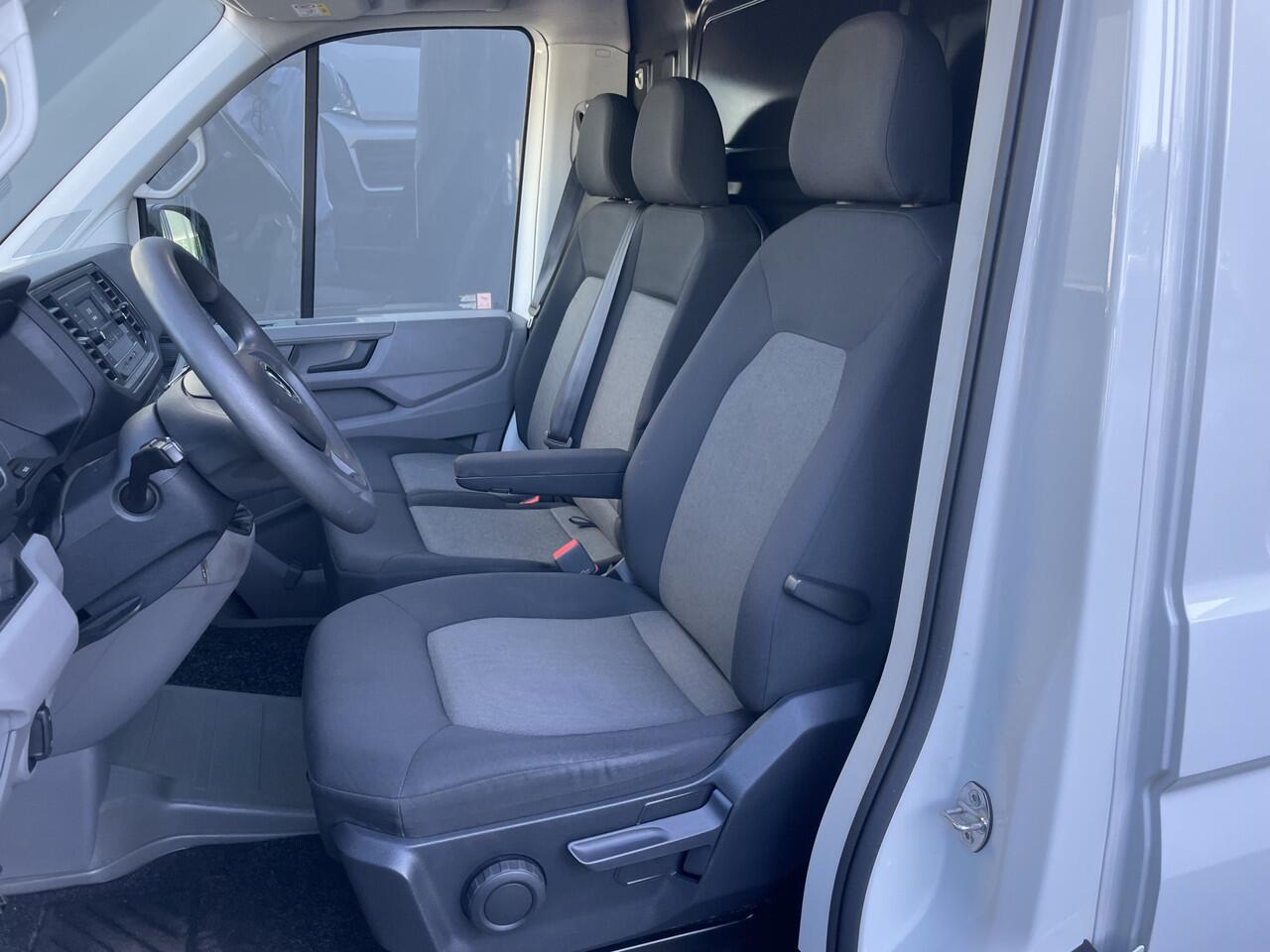 Volkswagen CRAFTER 35 2.0 TDI L4H3 Highline Airco - parkeersensoren achter - cruise control - zijschuifdeur rechts - tussenschot volledig - Ideaal voor camper