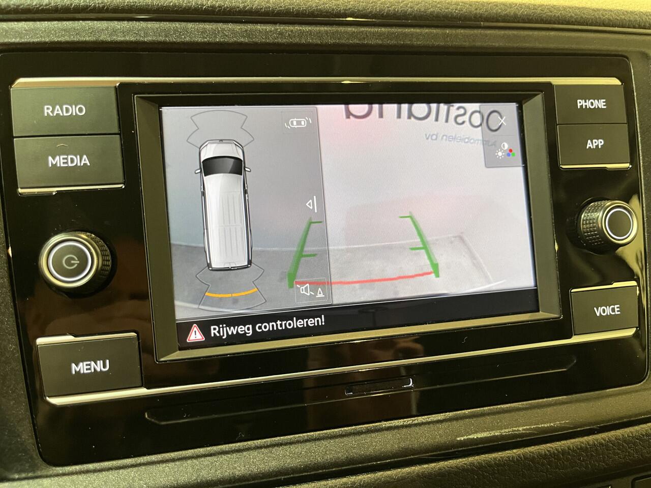 Volkswagen CRAFTER 2.0 TDI L3H2 140 PK DSG Automaat / Euro 6 / Airco / Cruise Control / Camera / CarPlay / 3-Zits / 18.500 KM !!