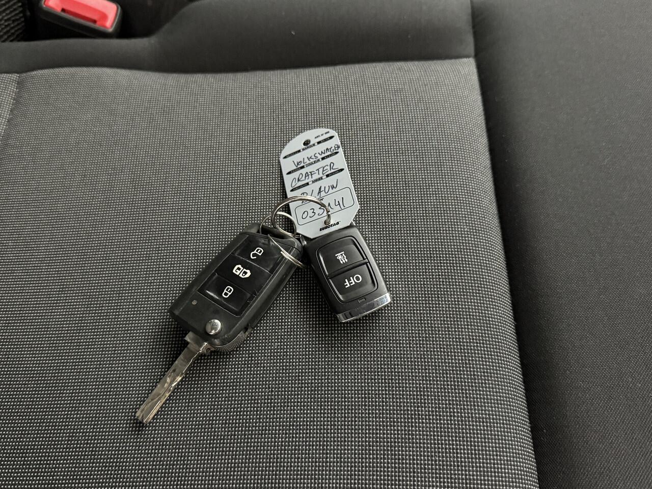 Volkswagen CRAFTER 2.0TDI 177PK DSG Automaat L3H2 Led | Werkplaats | Navigatie | Camera | Airco | Cruise | 3-Persoons | Trekhaak 3000Kg