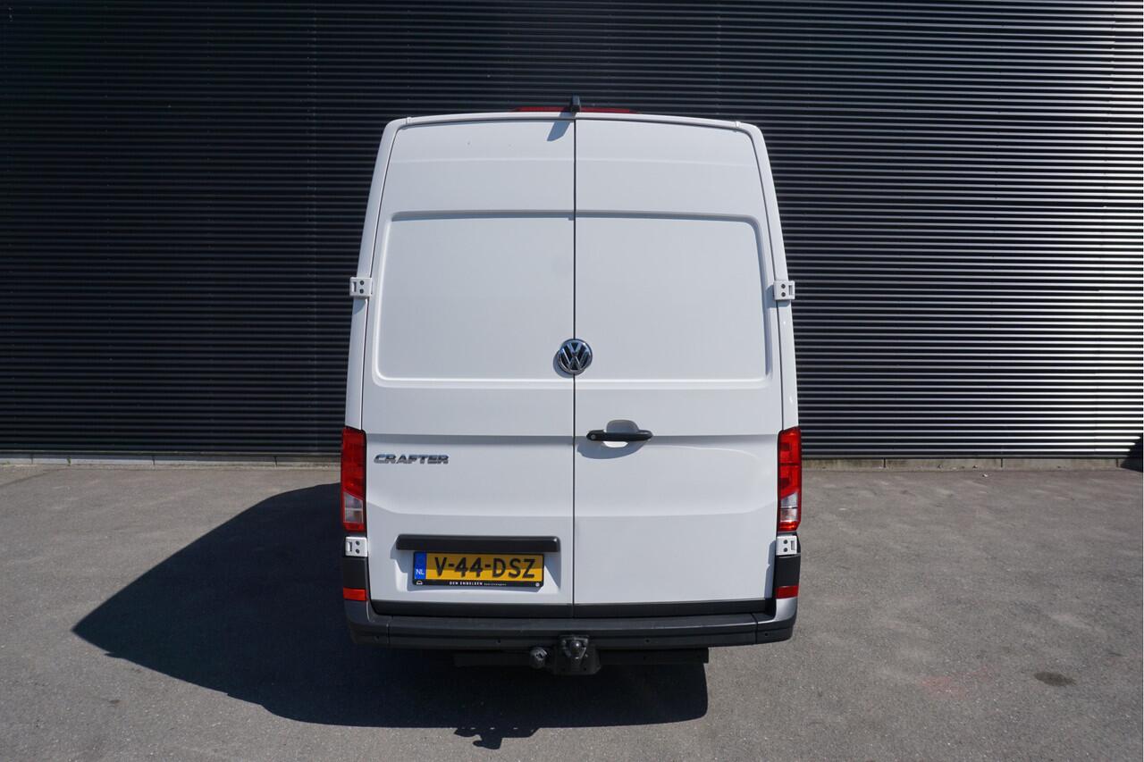Volkswagen CRAFTER 140PK L3H3/L2H2 Apple Carplay Navi Camera Trekhaak Cruise control Parkeersensoren Voorruitverwarming