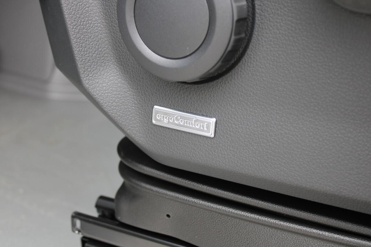 Volkswagen CRAFTER 35 2.0 TDI L3H3 177pk - LED koplampen - Navigatie - Geveerde stoel - Cruise - Camera - DAB - Parkeersensoren - Rijklaar