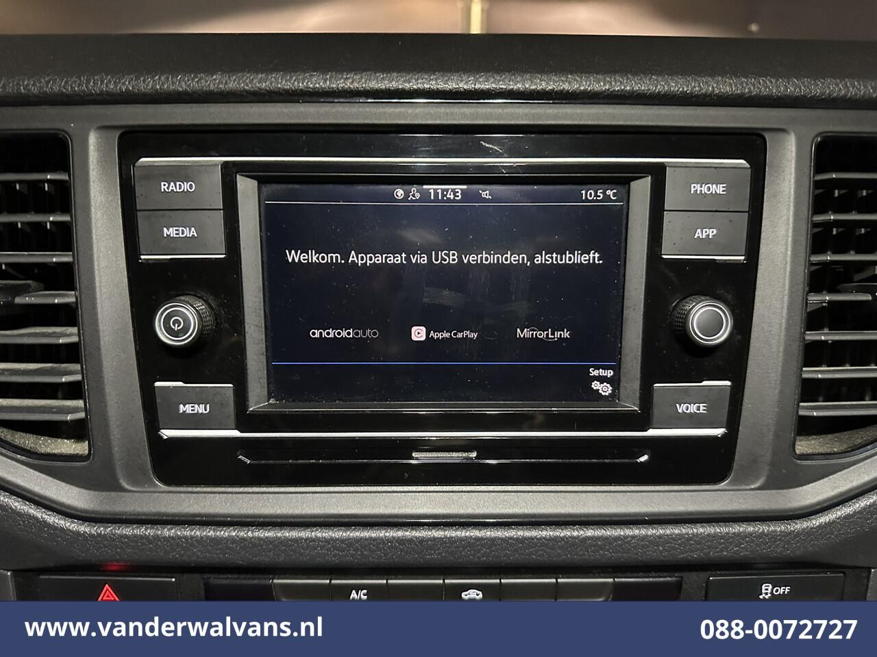 Volkswagen CRAFTER 2.0 TDI 141pk L3H3 L2H2 Euro6 Airco | Camera | Apple Carplay | Android Auto | Cruisecontrol | Massagestoel Chauffeursstoel, 2800kg trekvermogen