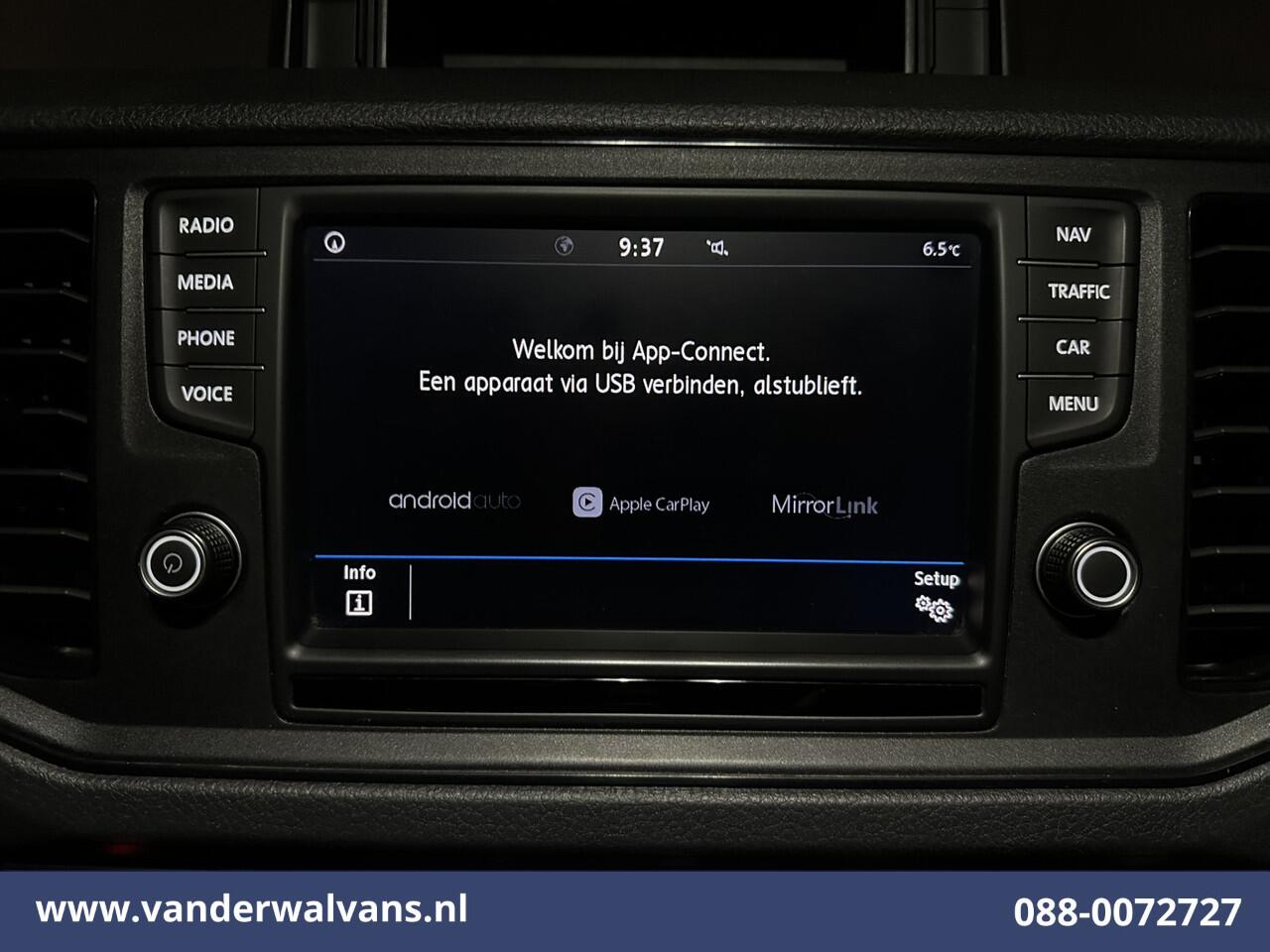 Volkswagen CRAFTER 2.0 TDI 141pk L3H2 L2H1 Euro6 Airco | Camera | Navigatie | 3000kg trekhaak Apple Carplay, Android Auto, Parkeersensoren, Bijrijdersbank