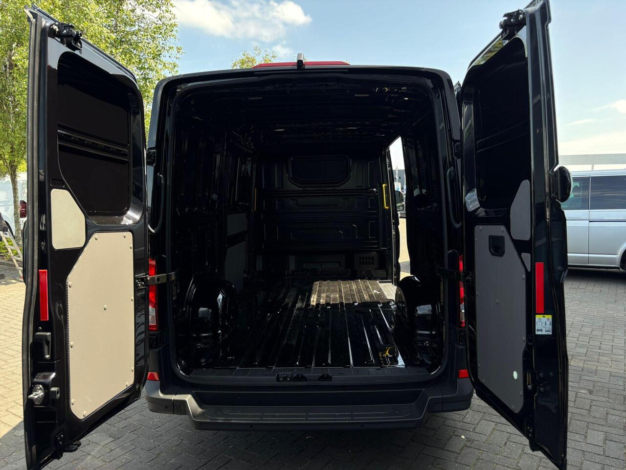 Volkswagen CRAFTER Exclusive 30 2.0 TDI L3H2