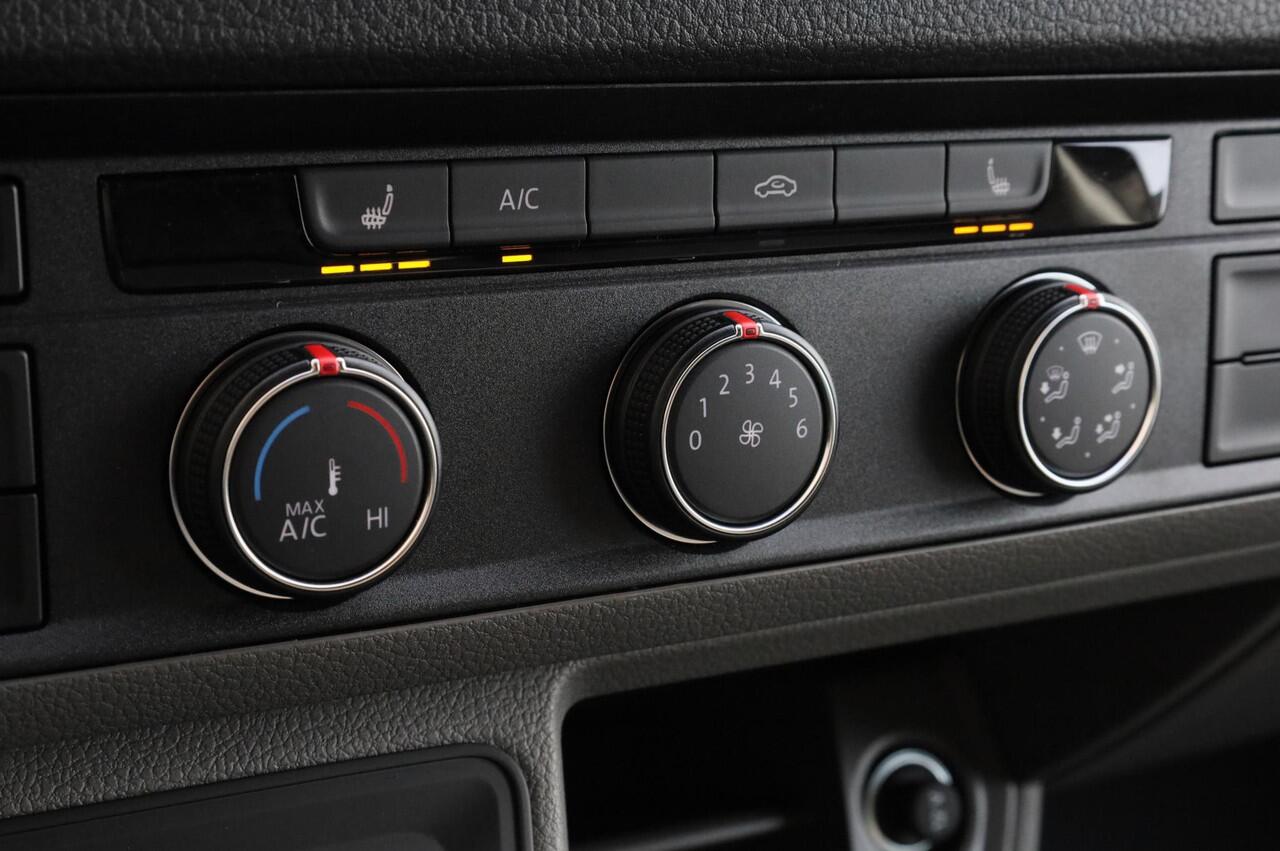 Volkswagen CRAFTER 140PK automaat Exclusive L3H3 GVW 3.5T BPM vrij | Trekhaak | Adaptive Cruise Control | Climatic | Navigatie | Park Assist | Apple CarPlay / Android auto | DAB | 17 inch lichtmetalen velgen