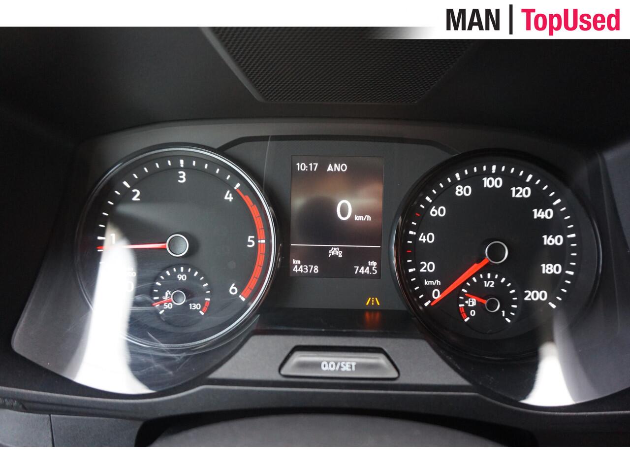 Volkswagen CRAFTER 35 2.0 TDI L3H3 Highline / Trekhaak / 3000KG Trekgewicht / 177 PK / Navigatie / Adaptieve Cruise Control / Apple Carplay / Stoelverwarming