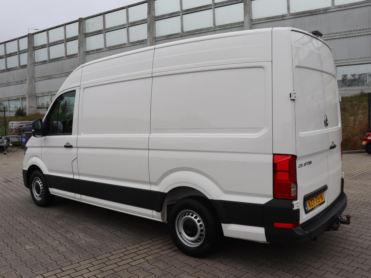 Volkswagen CRAFTER Bedrijfswagens Highline L3H3 2.0 TDI EU6 103 kW 140 pk 3.0T hand | ErgoComfort geveerde bestuurdersstoel | Bijrijdersbank | Trailer assist | Cruise control | Achteruitrijcamera |