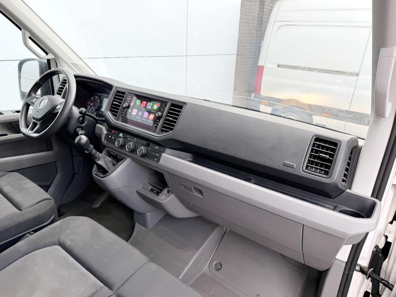 Volkswagen CRAFTER 2.0 TDI 140PK L3H3 Airco Cruise Control Carplay Parkeersensoren voor achter