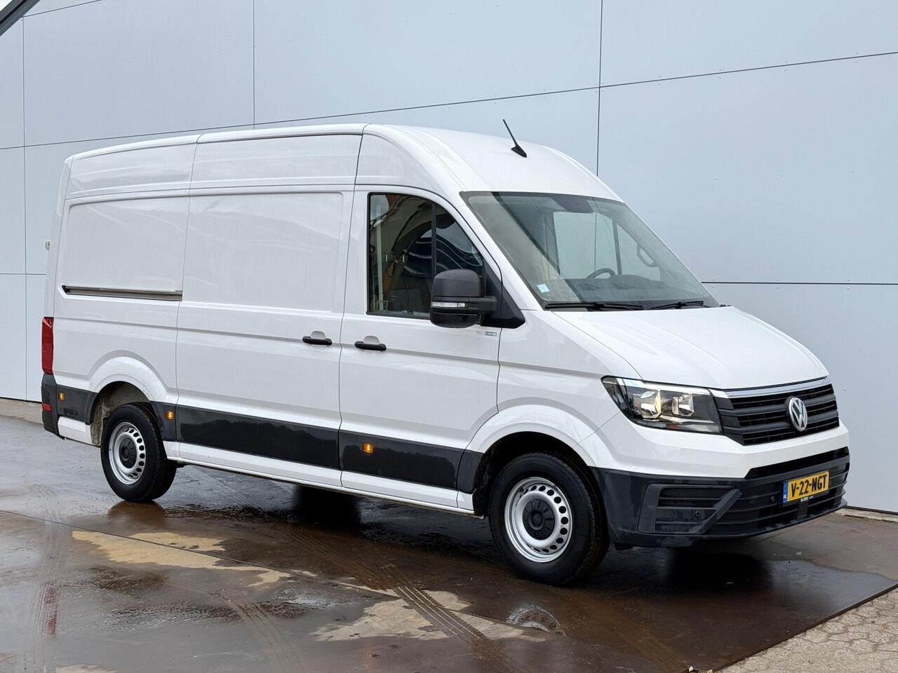 Volkswagen CRAFTER 2.0 TDI 140PK L3H3 Airco Cruise Control Carplay Parkeersensoren voor achter