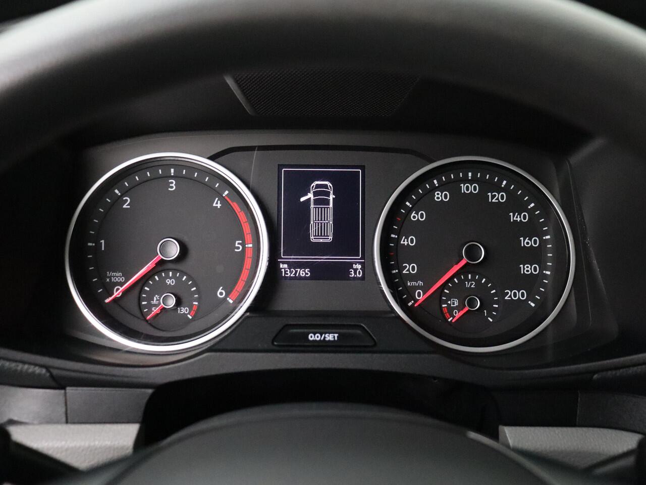 Volkswagen CRAFTER 2.0TDI 140PK L3H2 Highline | 3-Persoons | Navigatie | Camera | Airco | Cruise | Betimmering