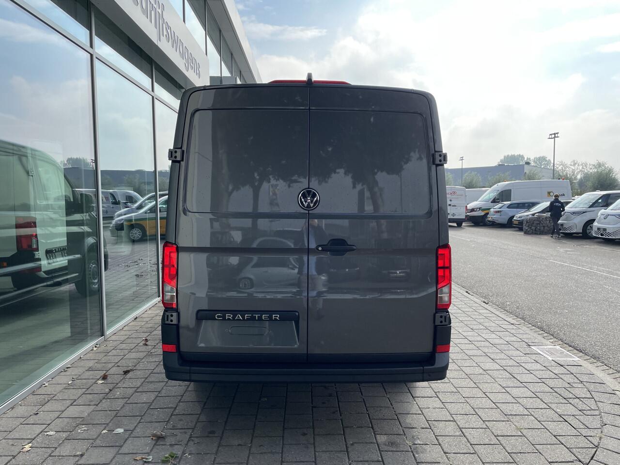 Volkswagen CRAFTER 30 2.0 TDI L3H2 Highline 140pk Auto | Camera | App connect