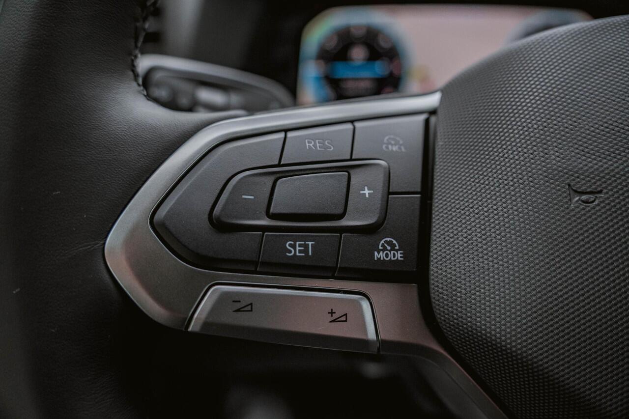 Volkswagen CRAFTER 2.0 TDI 140 pk Aut. L3H2 BPM Vrij Nwe Model Volkswagen Crafter 2.0 TDI 140 pk DSG Aut. L3H2 BPM Vrij Nwe Model Navi, Trekhaak met opstap, LED Koplampen, Camera, PDC V+A, 3-Zits