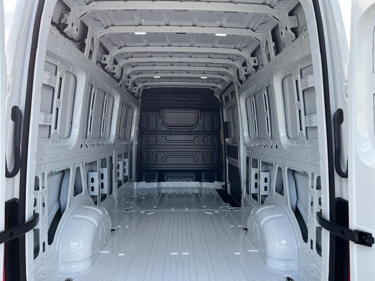 Volkswagen CRAFTER 35 2.0 TDI L4H3 | Comfortline | 177 Pk | wb 4490mm | A- Camera | App Connect |ERGO |