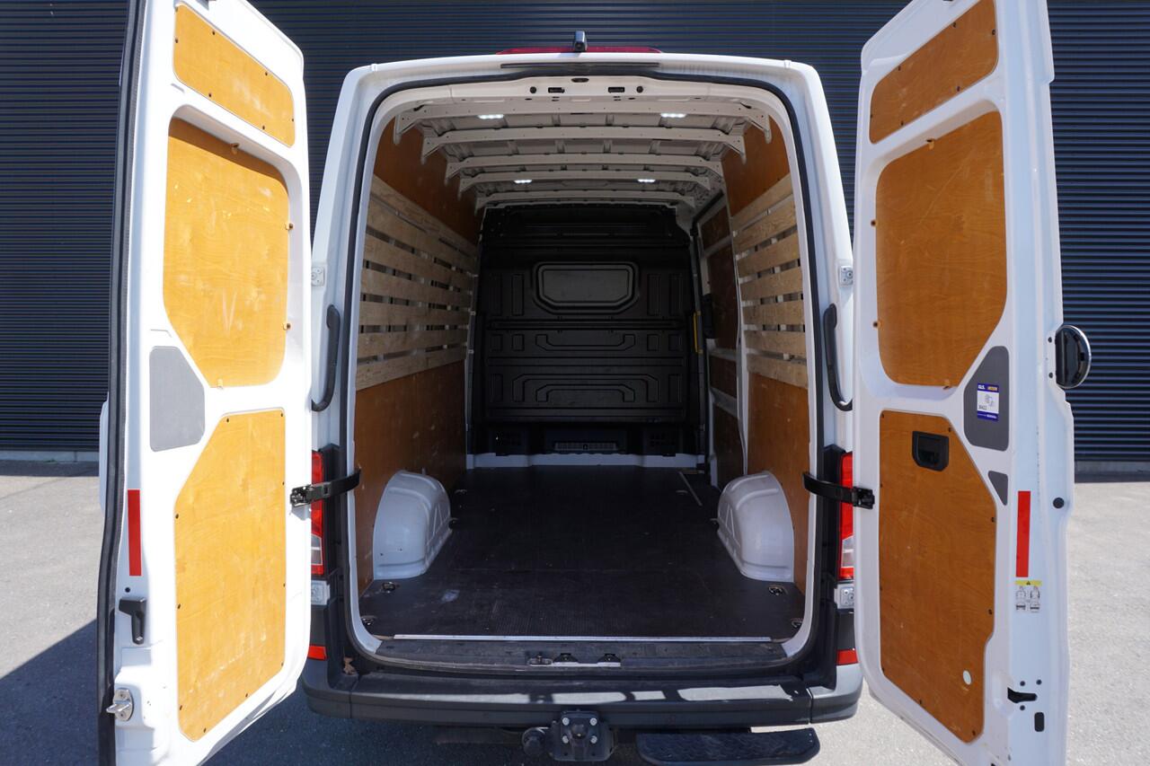 Volkswagen CRAFTER 35 140PK L3H3/L2H2 Apple Carplay Cruise Camera Trekhaak Digitaal Dashboard BPM Vrij