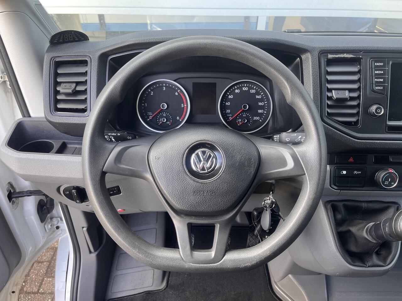 Volkswagen CRAFTER 35 2.0 TDI L3H3 oud L2H2 140pk Airco Cruise control Trekhaak 3000kg Kastinrichting Omvormer Standkachel werkplaats Navigatiesysteem Telefoonverbinding 2-Persoons Camera Euro 6