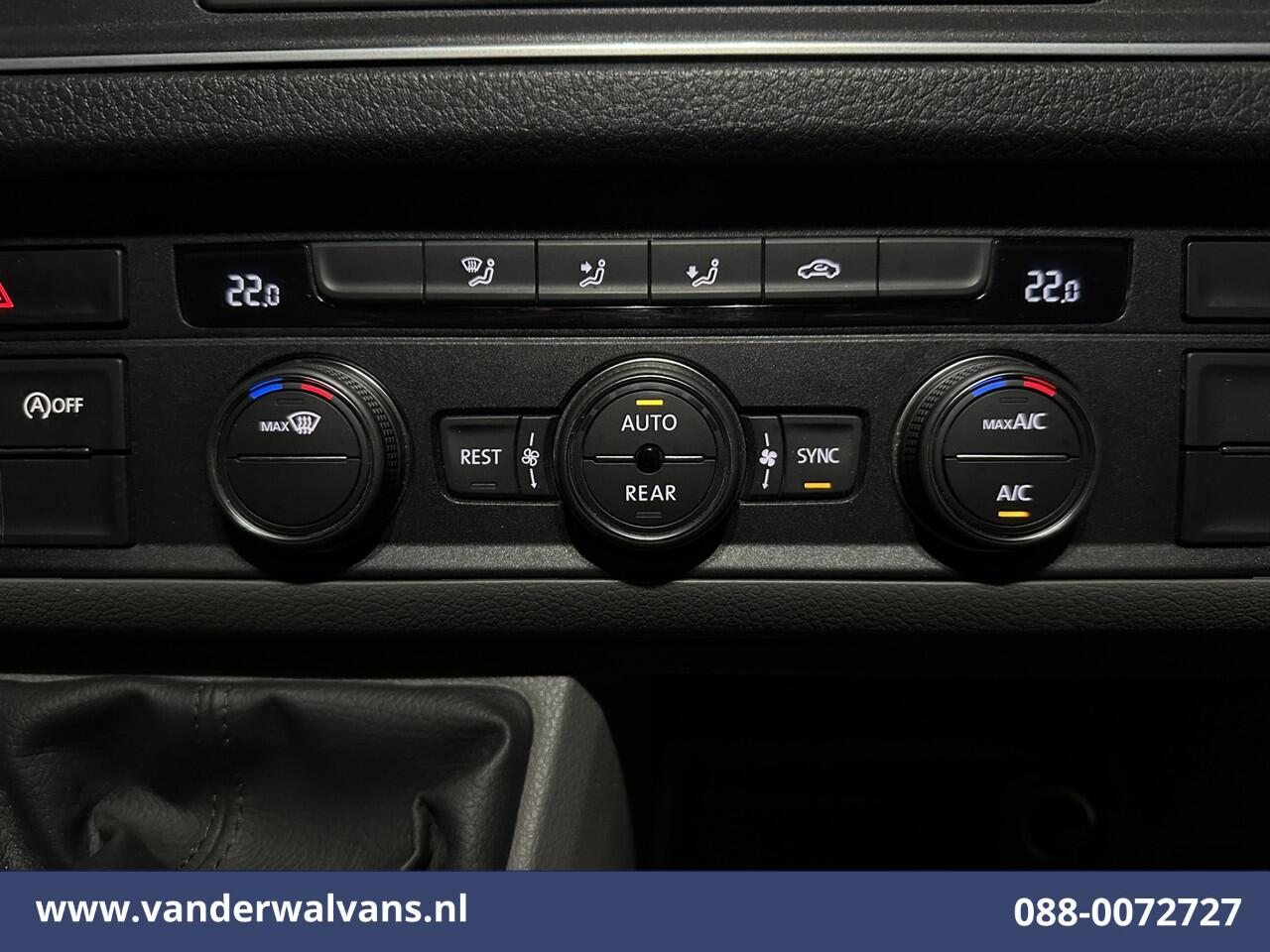 Volkswagen CRAFTER 2.0 TDI 141pk L3H3 L2H2 Euro6 Airco | Camera | Apple Carplay | Android Auto Parkeersensoren, Bijrijdersbank, 3000kg trekvermogen, zilver