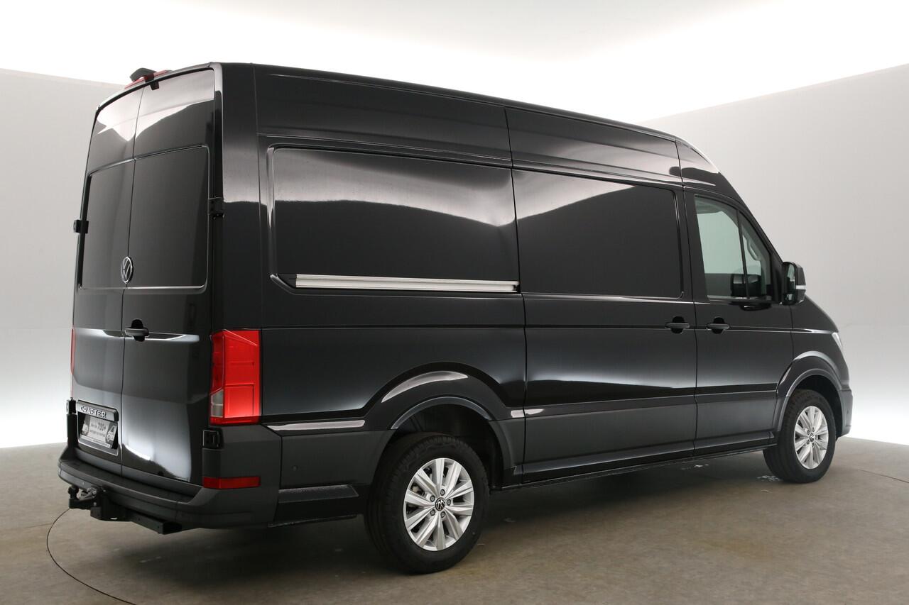 Volkswagen CRAFTER 2.0 TDI DSG HIGHLINE EXCLUSIVE L3H3 | FACELIFT MODEL | BPM VRIJ | NIEUW | 3000KG TREKHAAK | VIRTUAL | CAMERA | ADAPTIVE CRUISE | LED | 140PK | CARPLAY | 17"LMV