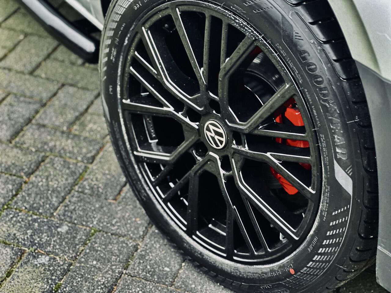 Volkswagen CRAFTER 35 2.0 TDI L3H3 | Blackline | Navigatie | PDC | Trekhaak | Opstaptrede | Verwarmde voorruit | Ex btw