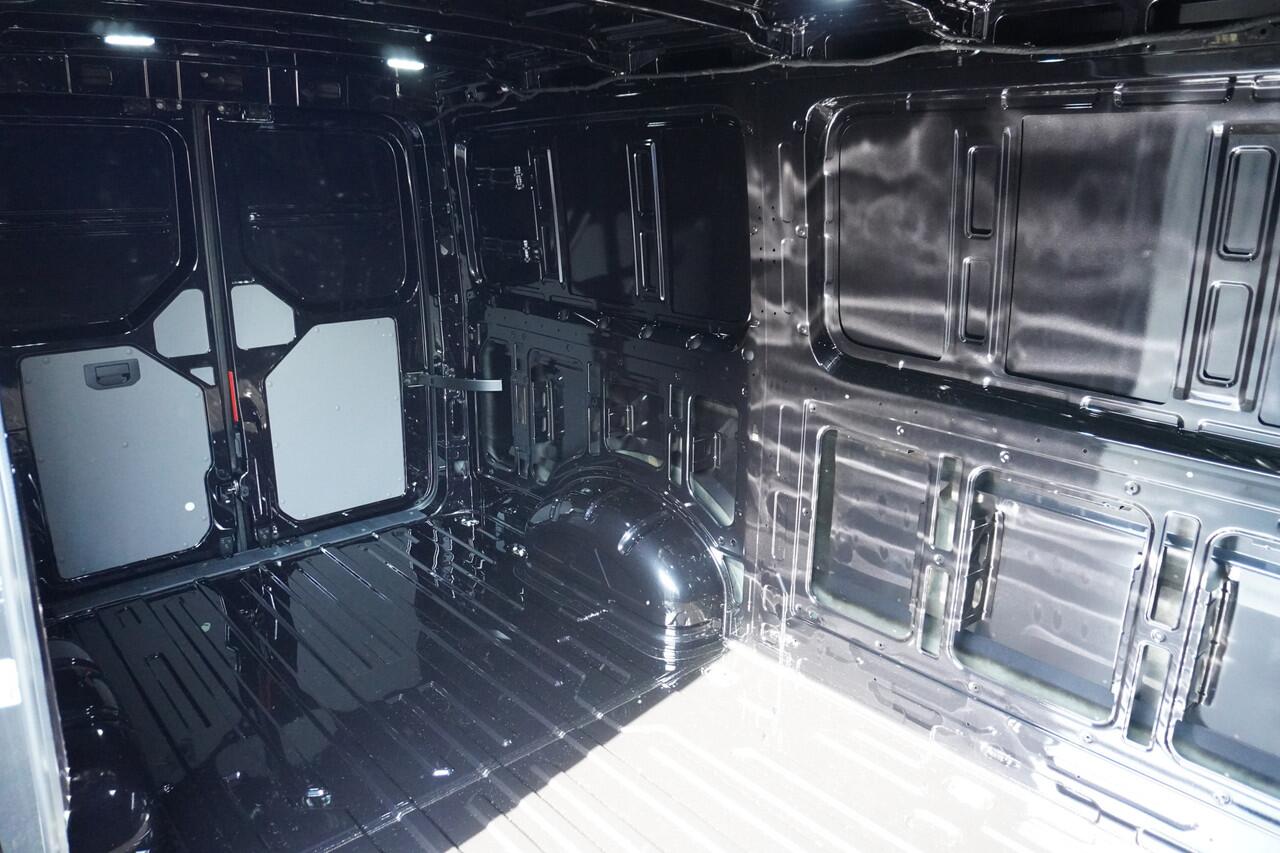 Volkswagen CRAFTER 35 2.0 TDI L3H2 177 PK Aut. Exclusive, LED koplampen, Adaptive cruise control, Alarm, Stuurverwarming