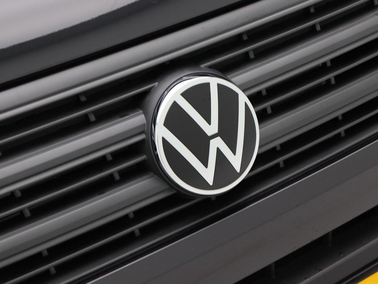 Volkswagen CRAFTER 35 2.0 TDI 140PK L3H3 Exclusive | V-62-KRB | Automaat | Navi | LED koplampen | Lichtmetaal | Trekhaak | BPM Vrij!