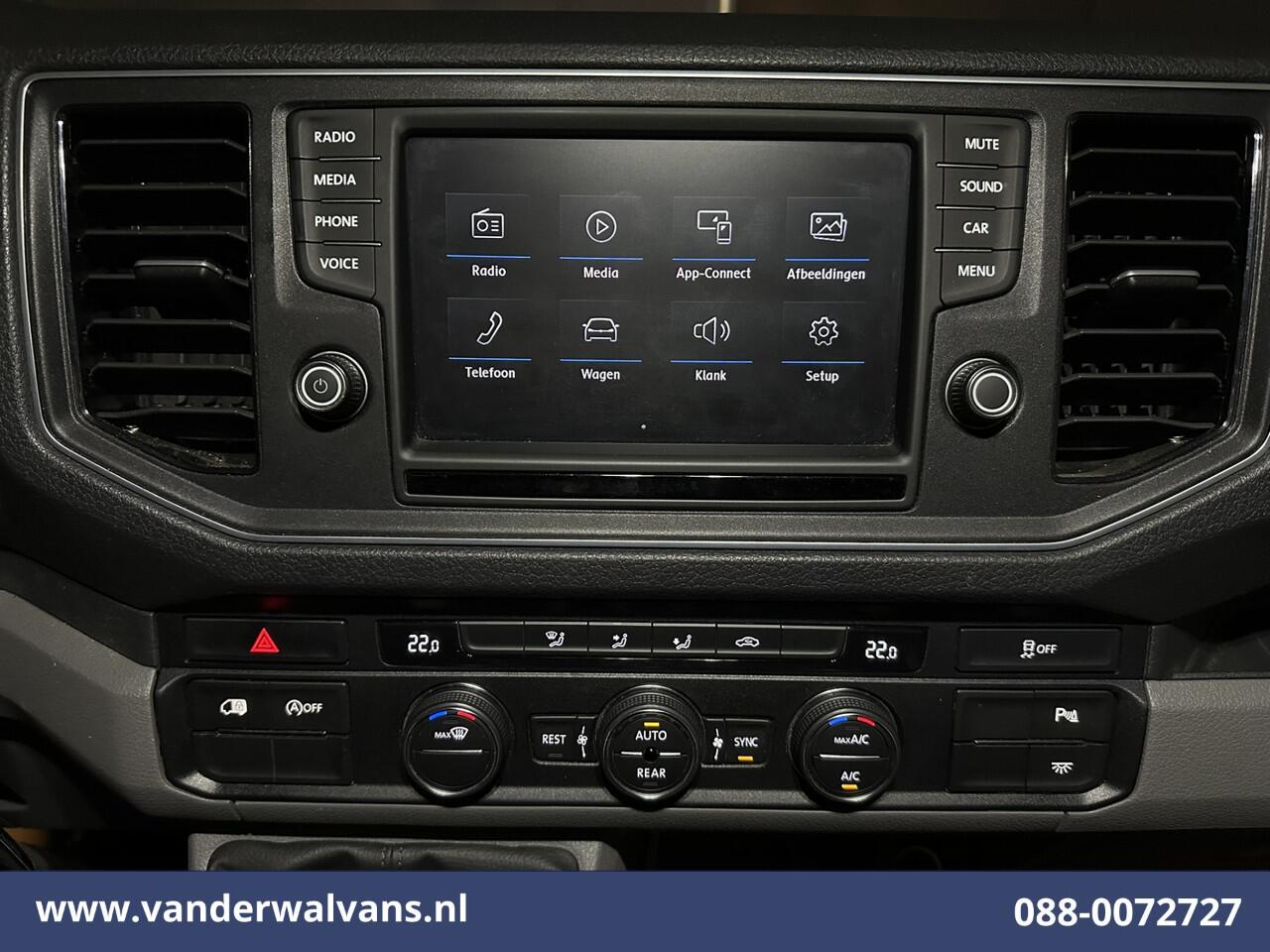 Volkswagen CRAFTER 2.0 TDI 141pk L3H3 L2H2 Euro6 Airco | Camera | Apple Carplay | Android Auto Parkeersensoren, Bijrijdersbank, 3000kg trekvermogen, zilver