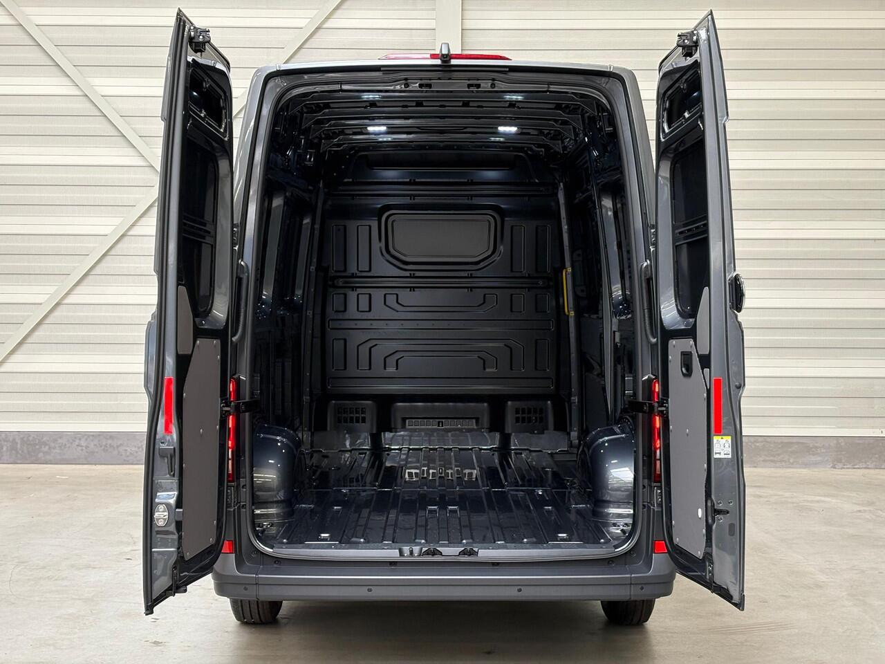 Volkswagen CRAFTER GP 30 2.0 TDI L3H3 Highline Facelift Nieuw model
