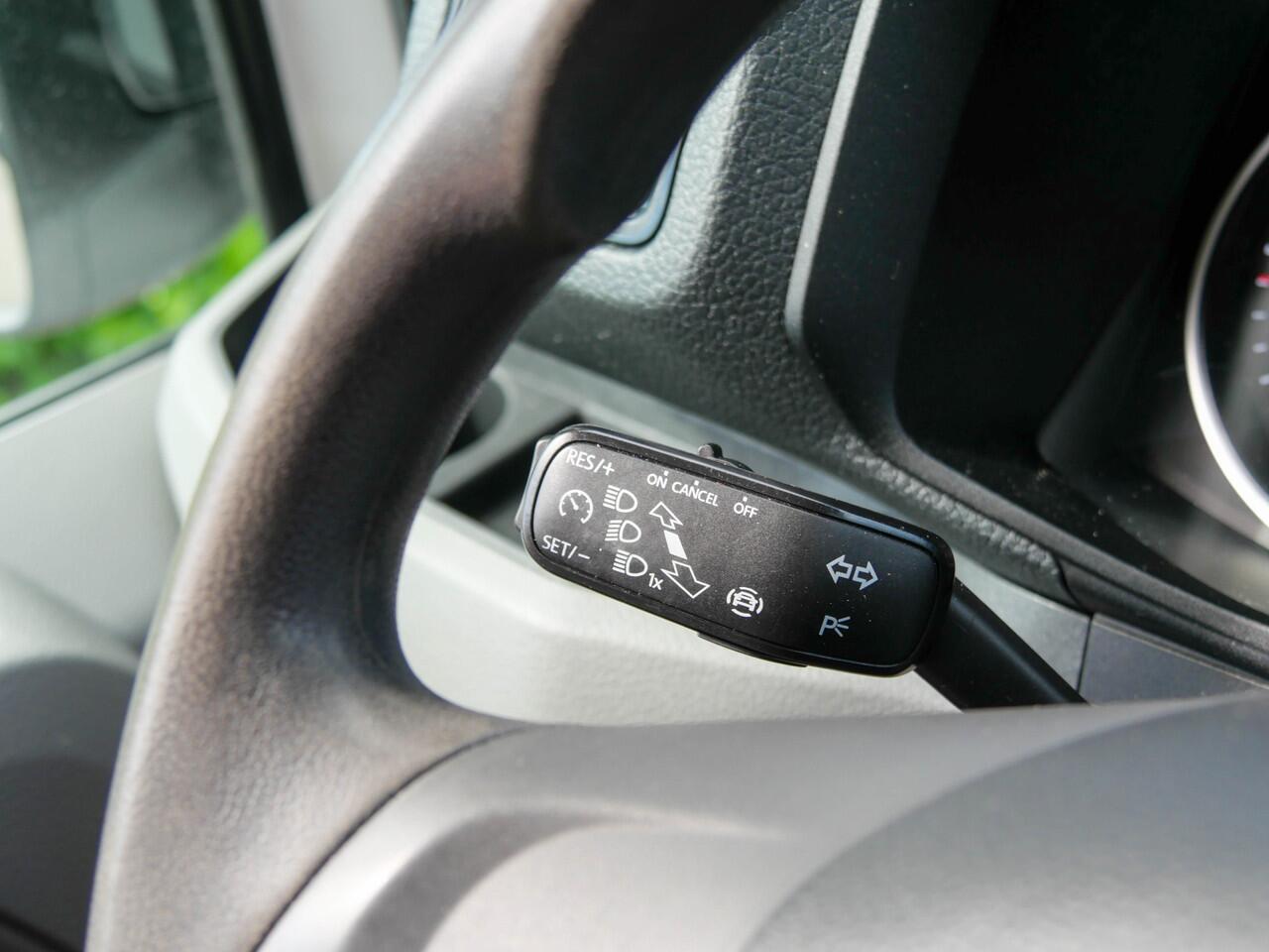 Volkswagen CRAFTER 35 2.0 TDI 141PK L3H3 Highline | TREKHAAK | GEVEERDE STOEL | CAMERA | CARPLAY |