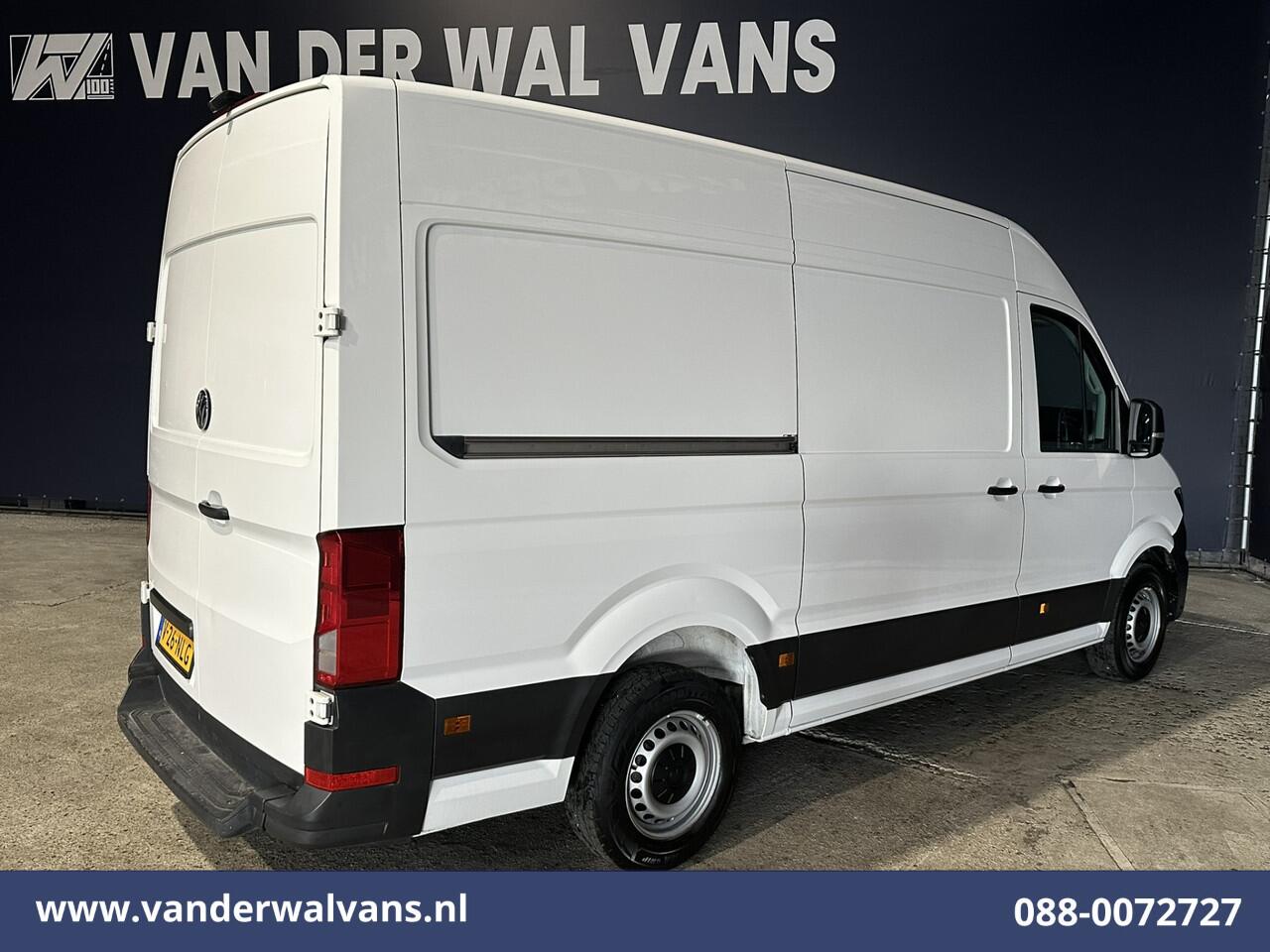 Volkswagen CRAFTER 2.0 TDI 141pk L3H3 L2H2 Euro6 Airco | Camera | Apple Carplay | Android Auto | Cruisecontrol | Massagestoel Chauffeursstoel, 2800kg trekvermogen